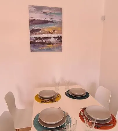 Beautiful Garden Flat Nearly Refurbished Free Wifi Apartmán *